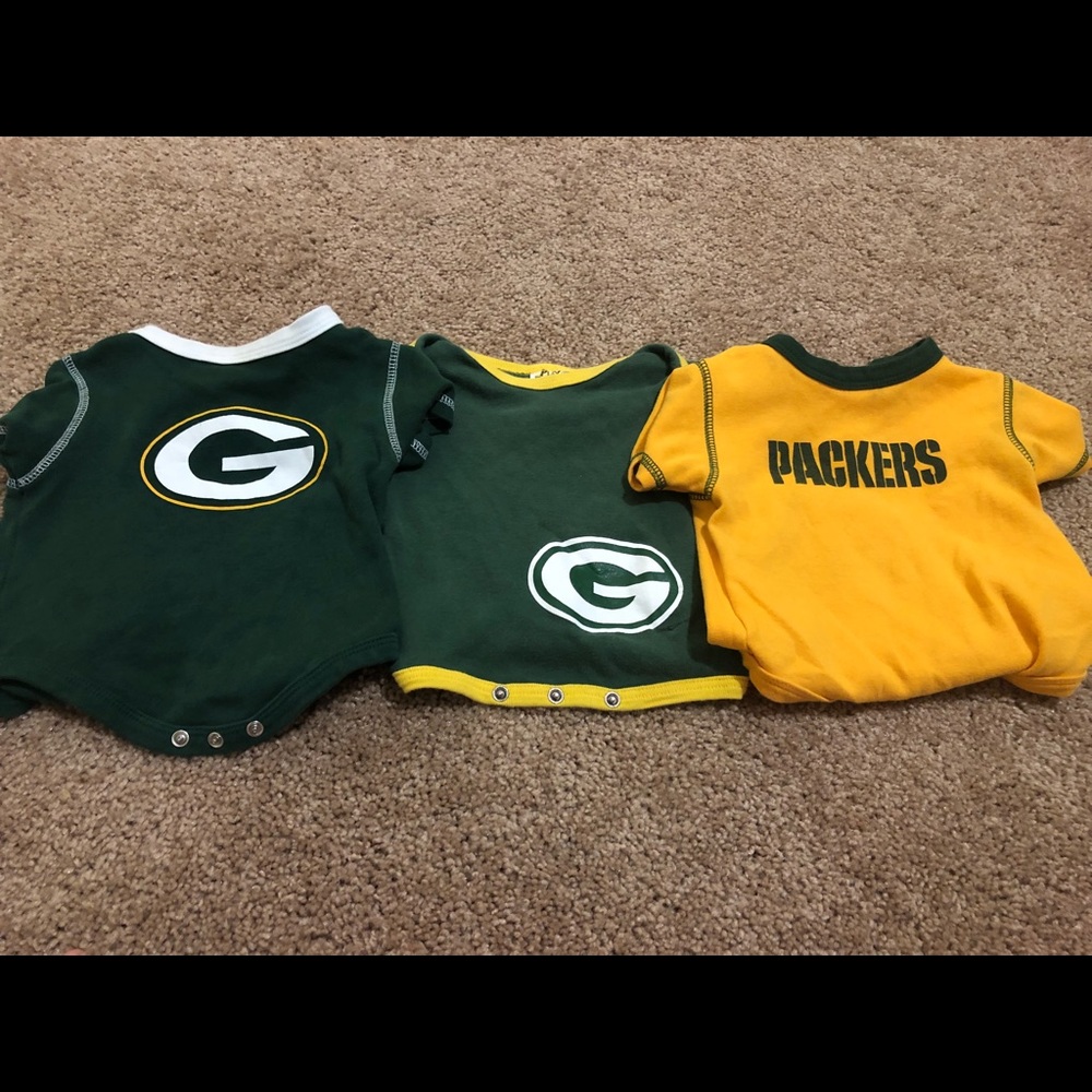 Bundle of 3 Green Bay Packers onesie. Size 3/6 m